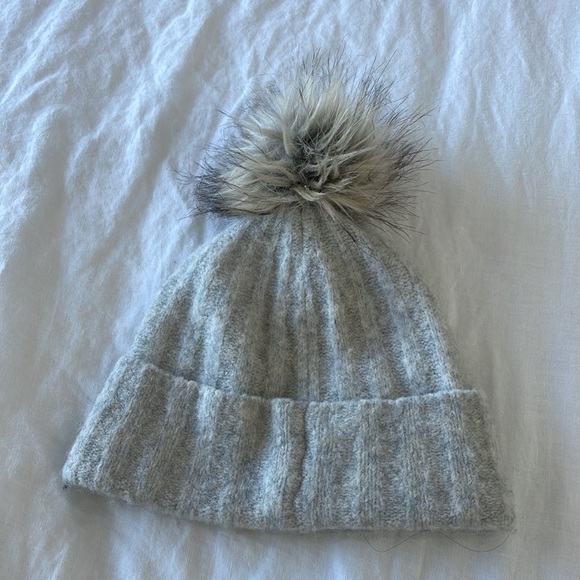 Aritzia Babaton Beanie - Picture 2 of 3
